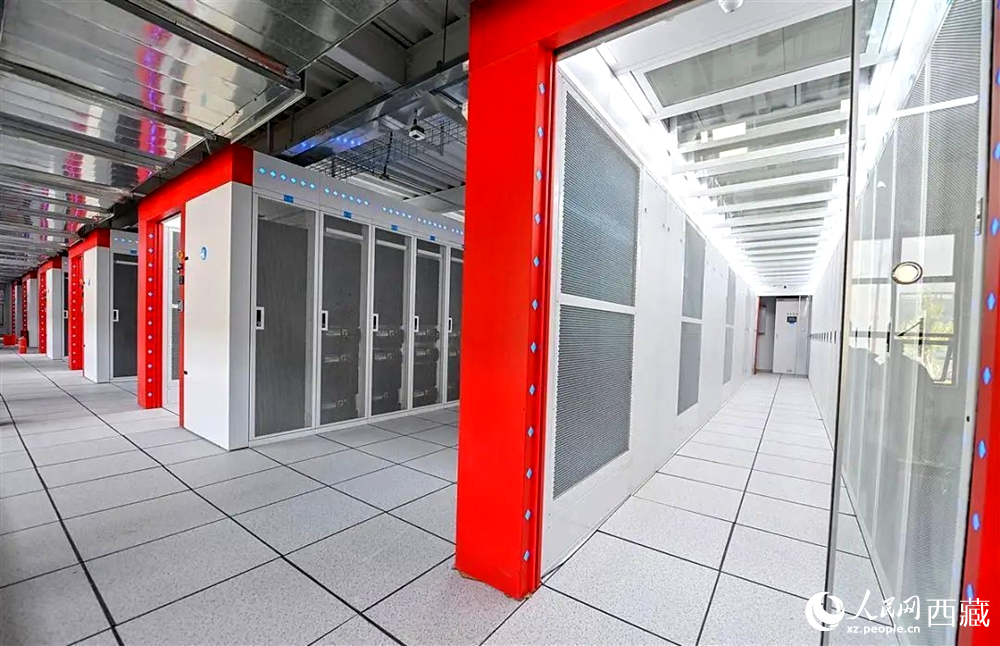 西藏“雅江1號”人工智能先進計算中心機房。人民日報記者 鮮敢攝