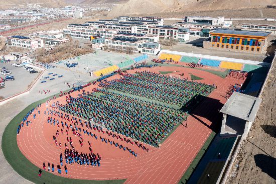 定日縣第二初級中學(xué)全貌。人民網(wǎng)記者 翁奇羽攝
