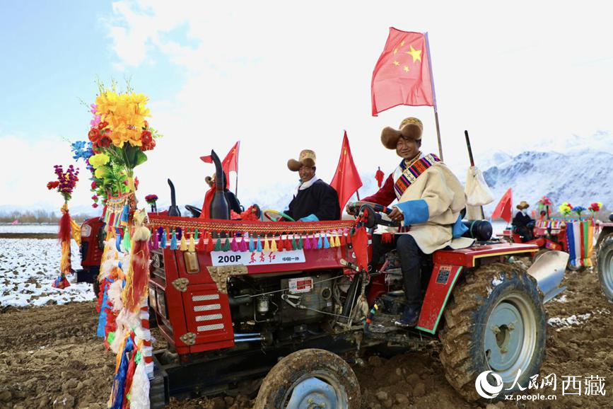 拉薩市墨竹工卡縣唐加鄉(xiāng)莫沖村的春耕儀式現(xiàn)場(chǎng)。人民網(wǎng) 次仁羅布攝
