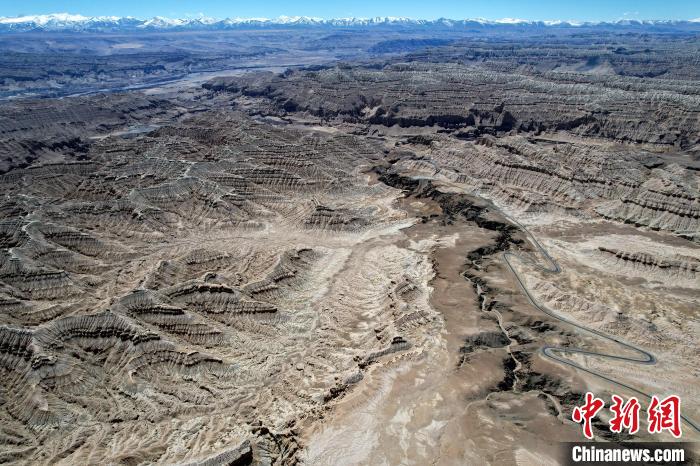 4月5日，西藏阿里札達土林。(無人機照片) 李林 攝