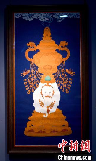 圖為5月16日，展覽中的新創(chuàng)唐卡作品《瑞象承香》。　李林 攝
