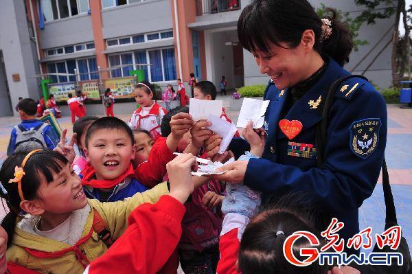 【我和軍隊的不解之緣】“先是軍人，才是媽媽”