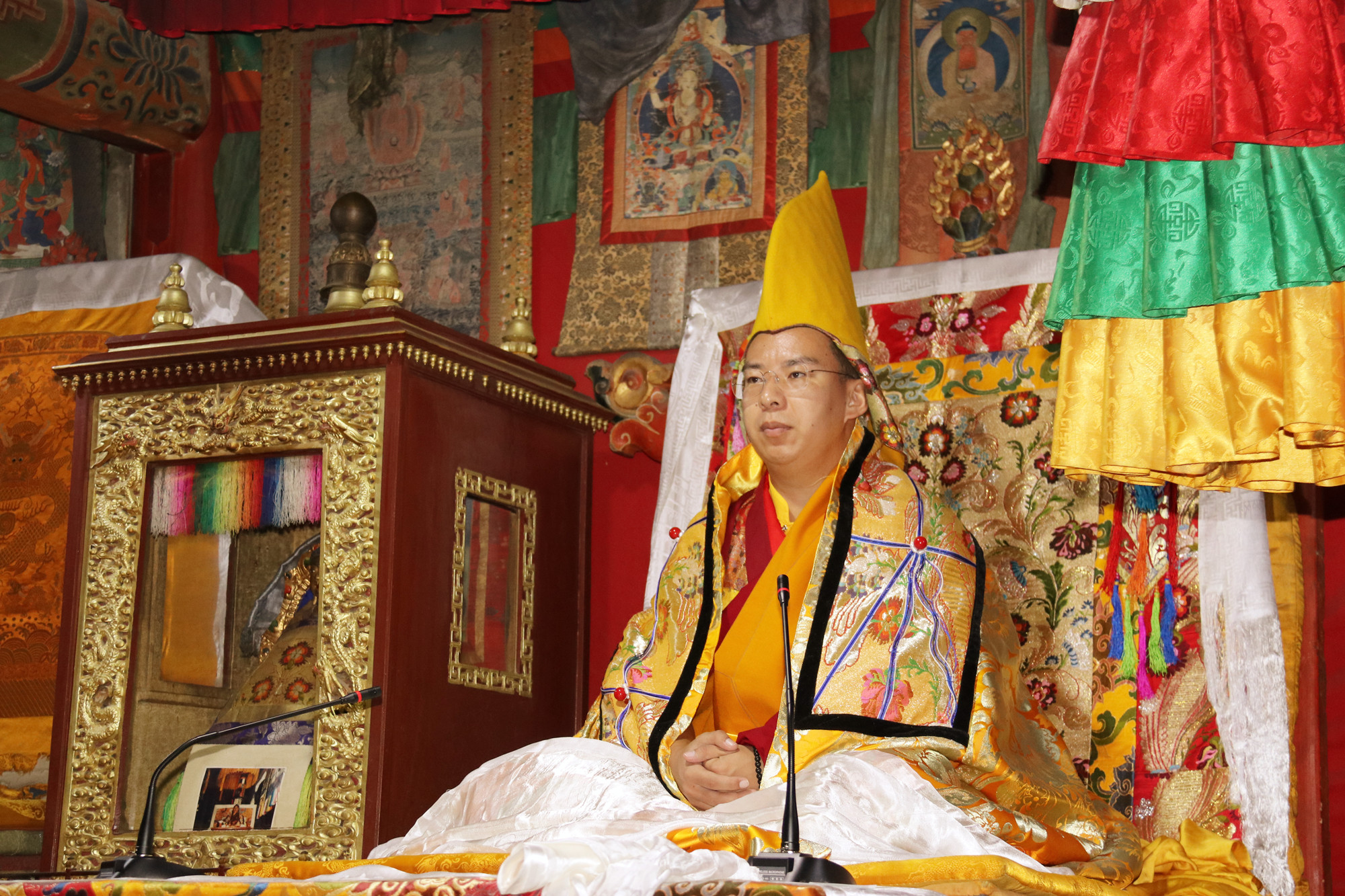 班禪大師在大經(jīng)堂講經(jīng)。攝影：袁星宇.jpg