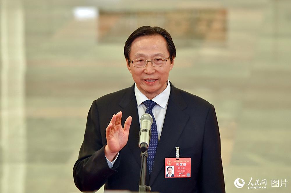 農(nóng)業(yè)農(nóng)村部部長韓長賦回答記者提問。