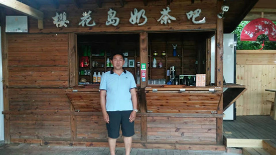 徐學(xué)書與他的奶茶店（貴州日報當(dāng)代融媒體 李娟 攝）.jpg
