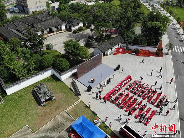 31日上午，“在這里讀懂初心使命——網絡媒體革命老區(qū)行”網絡主題采訪活動湖南站啟動儀式在長沙許光達故居舉行。<a target='_blank'  ><p  align=