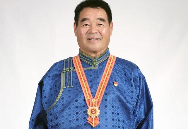 （奮斗百年路　啟航新征程·“七一勛章”獲得者·圖文互動）（1）“草原之子”廷·巴特爾：讓草原綠起來，幫牧民富起來