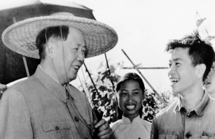 1958年，毛主席在廣東視察。