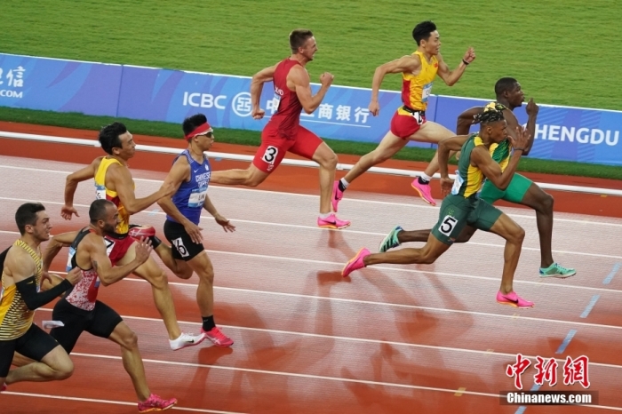 8月2日，第31屆世界大學生夏季運動會男子100米決賽在四川成都舉行，牙買加選手GOLDSON Kadrian dwayne(右一)以10秒04奪得男子百米冠軍。<a target='_blank' href='/'><p  align=