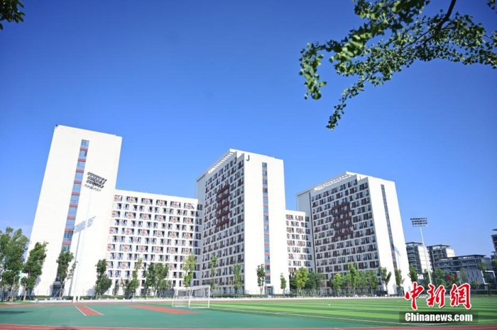 大運(yùn)村代表團(tuán)公寓外景。安源 攝